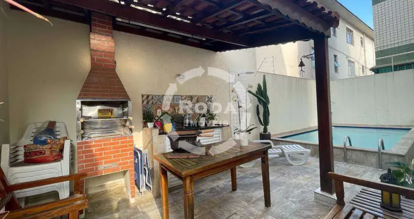 Casa tipo sobreposta baixa a venda em Santos, localizada no bairro do Embaré.