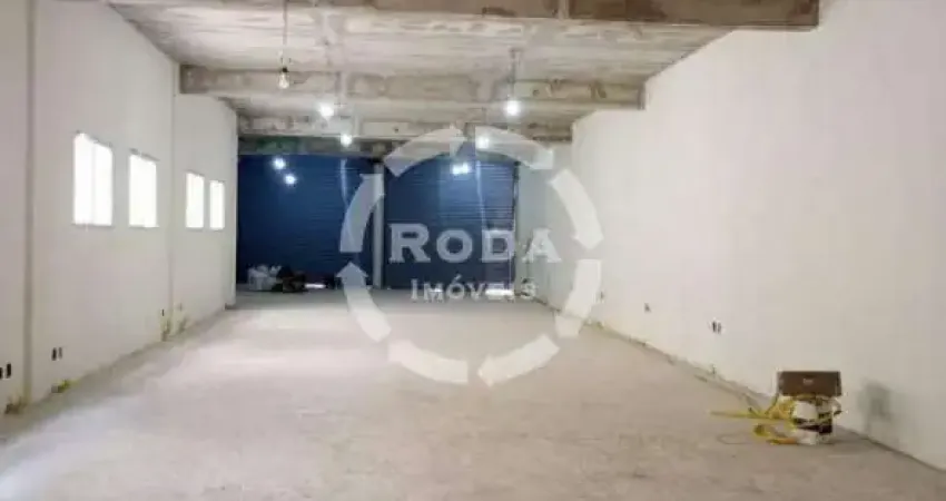 Galpão, com amplo terreno, localizada na Av. Conselheiro Nébias