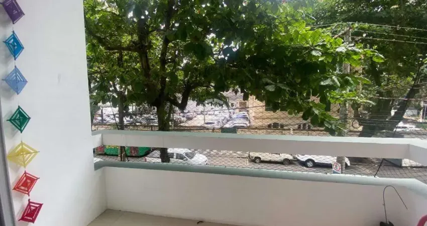 Apartamento de 3 dormitórios todo reformado à venda no gonzaga