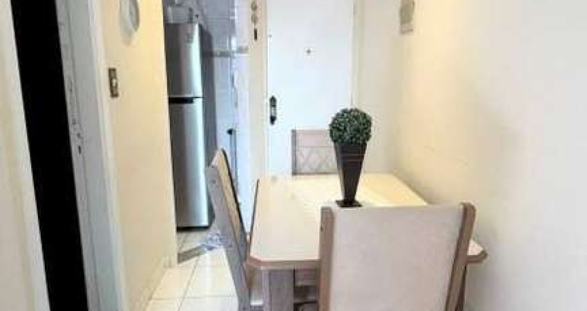 Sala Living Reformada - A uma quadra da praia!