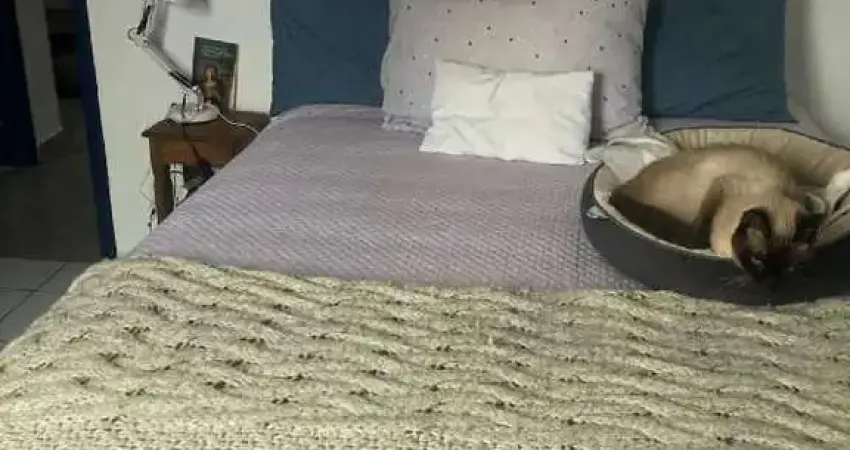 Apartamento à venda na Ponta da Praia , 02 quartos, portaria e elevador