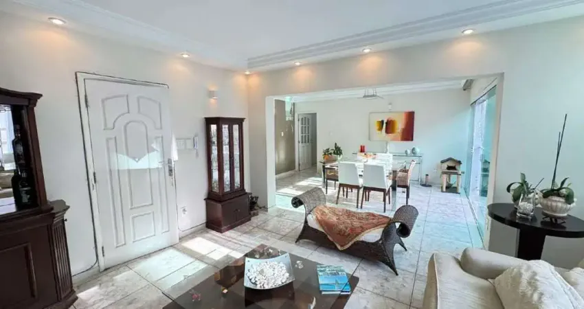 4 dormitorios, sendo 3 suites 2 vagas quadra da praia