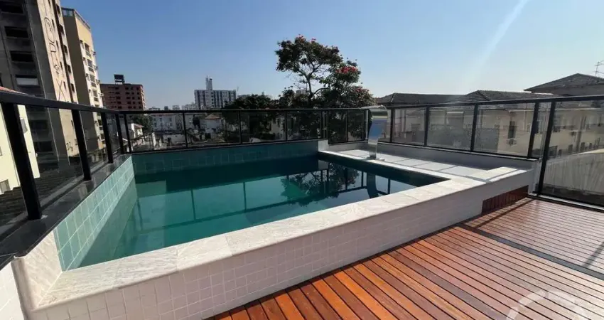 Casa Sobreposta Alta com Piscina – 3 Suítes – Rua Tranquila