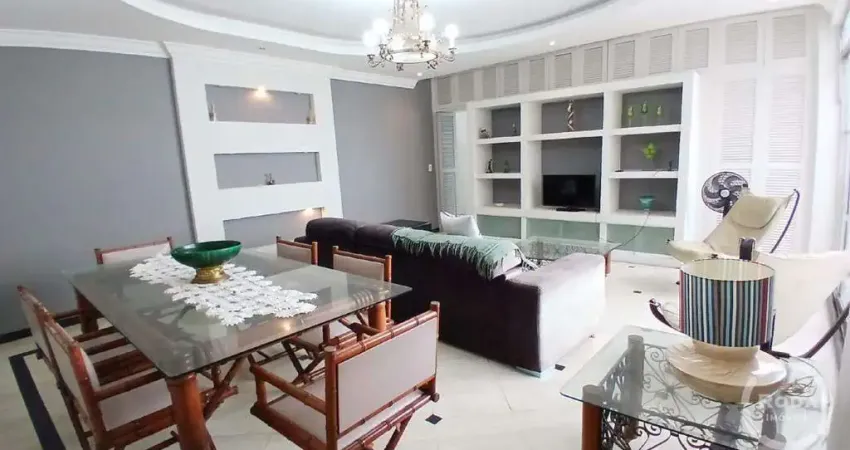 Apartamento à venda, 2 dormitórios, frente a Praia do Gonzaga, em Santos-SP