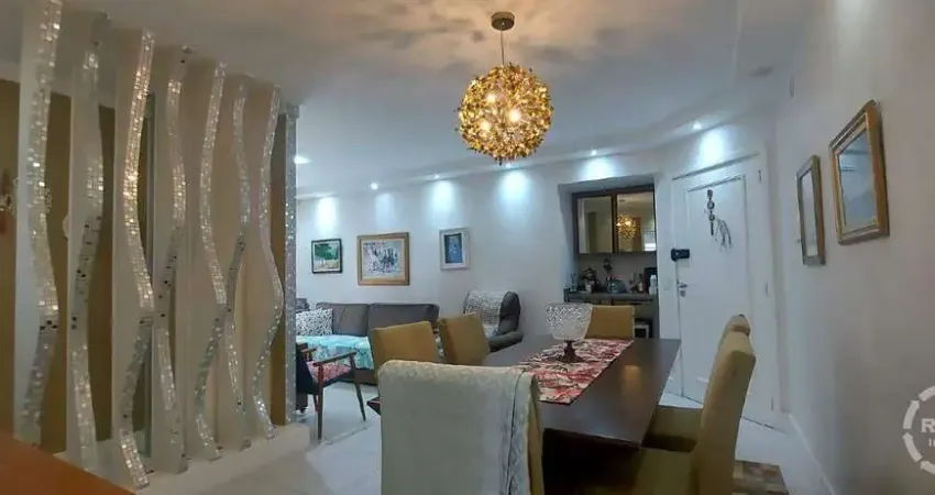 Lindo Apartamento Modernizado com Vista Mar – Andar Alto!