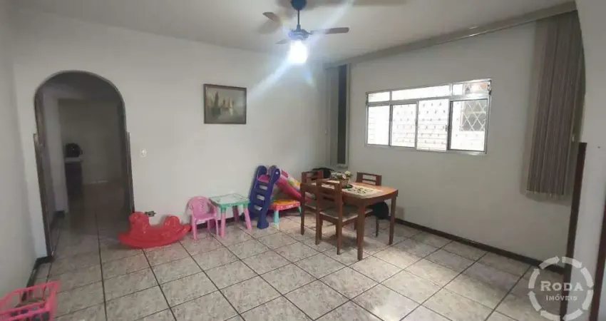 Casa ampla com edícula à venda nas proximidades da Beneficência Portuguesa – Santos/SP