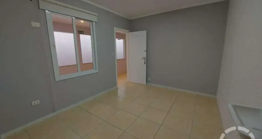 Sala comercial para locação no bairro da pompéia em santos com banheiro, ideal para área de saúde.