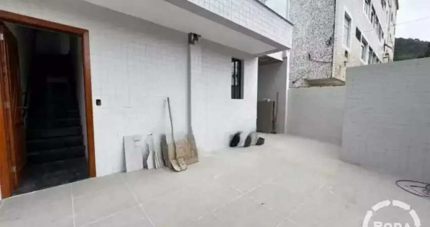 Casa à venda – 2 dormitórios (1 suíte) | quintal com churrasqueira