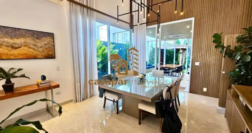 Casa em Condomínio Fechado ao Lado do Shopping, 300m² com 3 Suítes, 4 Vagas