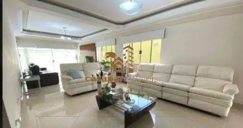 Sobrado de Alto Padrão à Venda 347m², com 4 Dormitórios e 6 Vagas