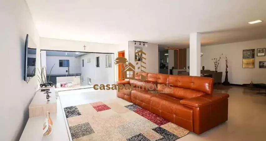 Casa Térrea à Venda com 400m², 4 Suítes com 4 Vagas no Bairro Osvaldo Cruz