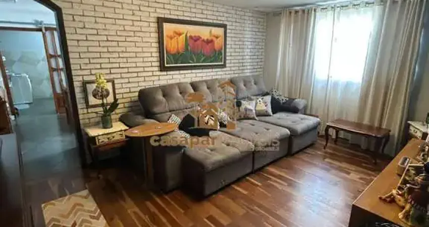 Sobrado à Venda Reformado com Edícula, 213m² com 3 Dormitórios e Salão