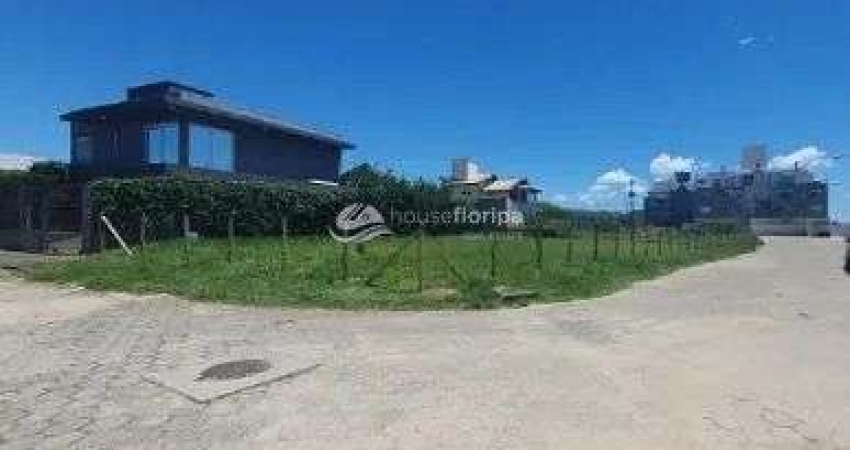 Terreno com escritura, com 533,24m² em loteamento a 300 metros da praia do Campeche - Florianópolis