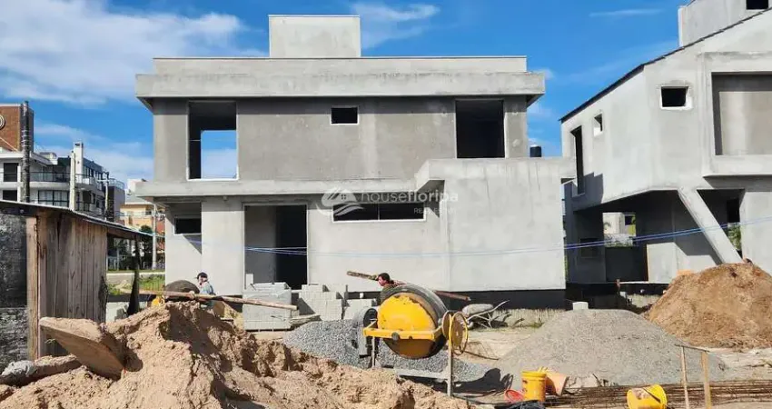 Casa individual à venda 4 quartos, 2 suítes com varanda próxima a praia, em construção, nos Açores,