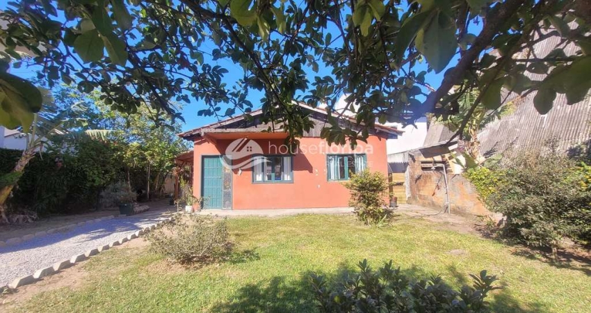 Casa à venda com terreno de 450metros, em ótima localização, Campeche, Florianópolis, SC