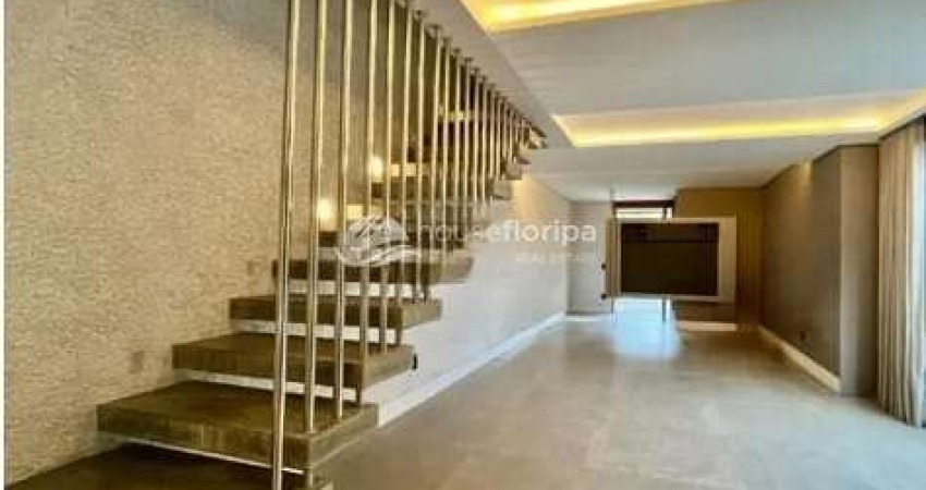 Casa à venda a poucos metros da praia com 3 belas suítes e vista para a Natureza, Morro das Pedras,