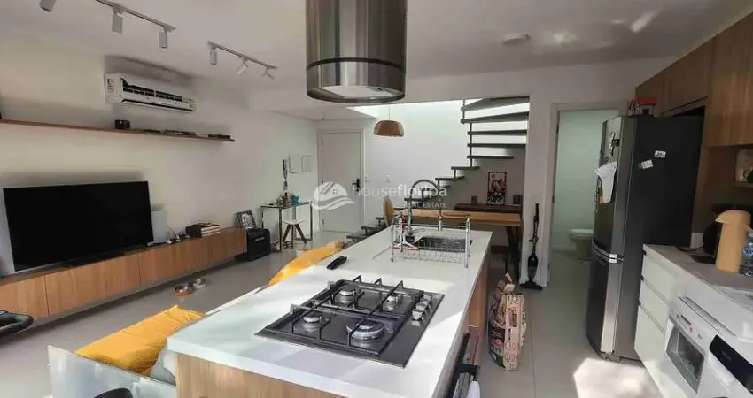 Apartamento Duplex bem localizado, mobiliado à venda no Campeche, Florianópolis, SC, com encantador