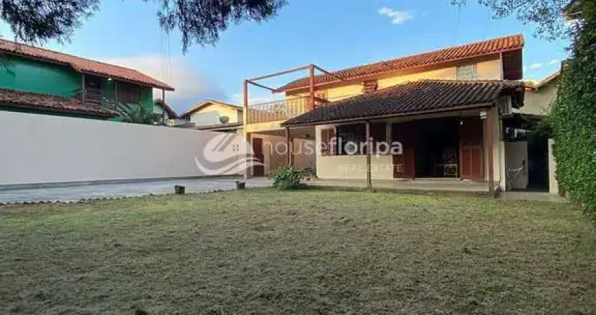 Casa no Rio Tavares de 200m² em um terreno de 360m², na famosa região das Cinco Ruas, a 5 minutos d