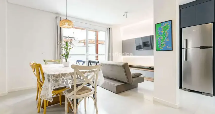 Casa com duas suítes, totalmente mobiliada em condomínio clube à venda, morro das pedras, florianóp