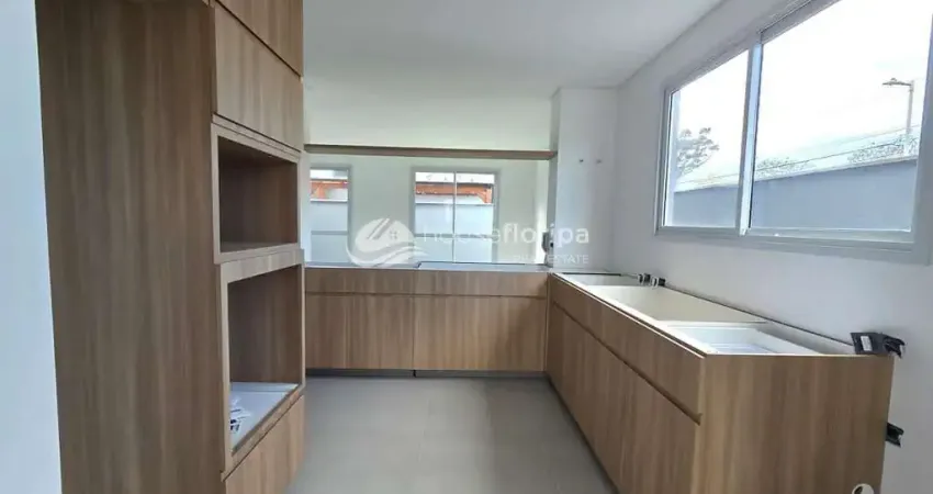 Casa em condomínio clube, a 6 minutos da praia, com 4 dormitórios à venda, morro das pedras, floria