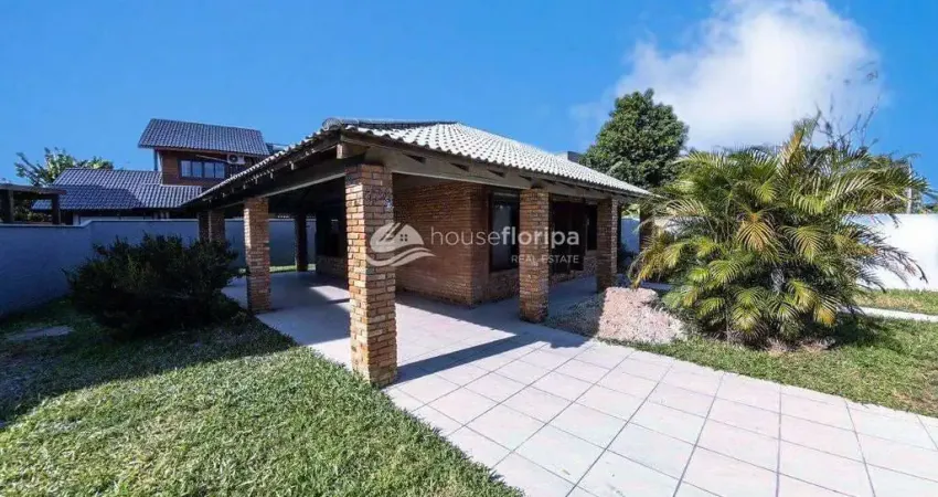 Oportunidade no campeche! casa financiável com 3 dormitórios e amplo terreno de 295 m²