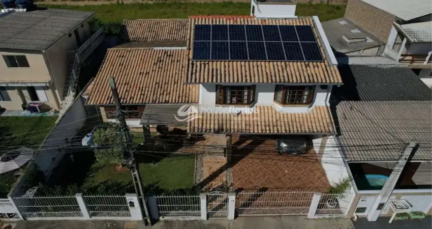 Casa perto da praia no Campeche – 4 Dormitórios + Piscina + Solar On-Grid + Carregador Elétrico – O