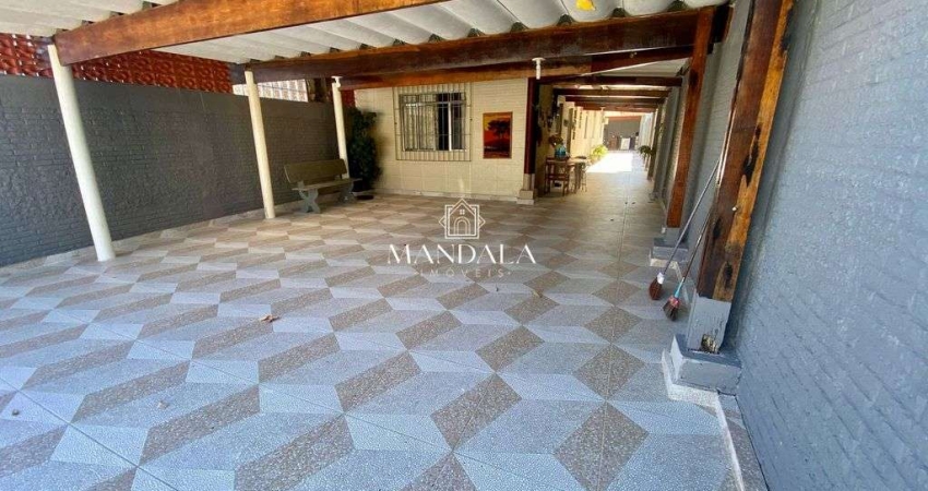 Casa em Bertioga, no Centro sendo 3 dormitórios sendo uma suíte