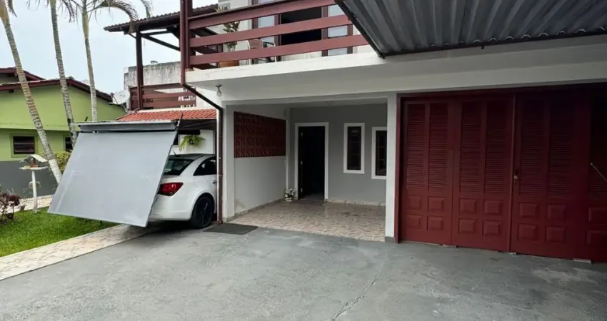 Casa com 5 quartos à venda na Rua Regina Terezinha Silveira, 813, Centro, São José
