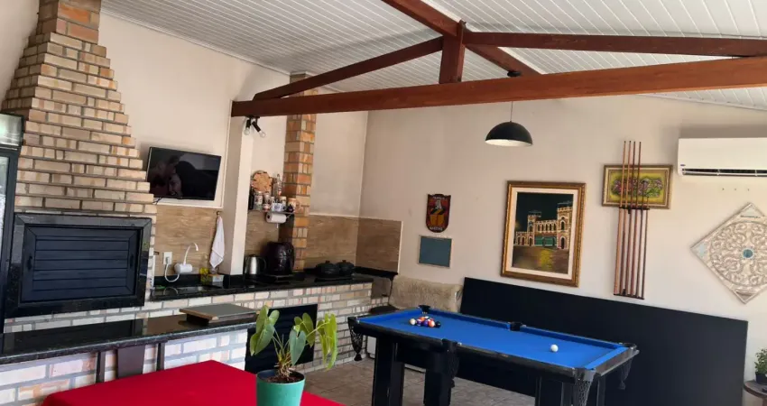 Ótima Casa residencial em Fazenda Santo Antonio, São José/ SC, localização segunra e tranquila.