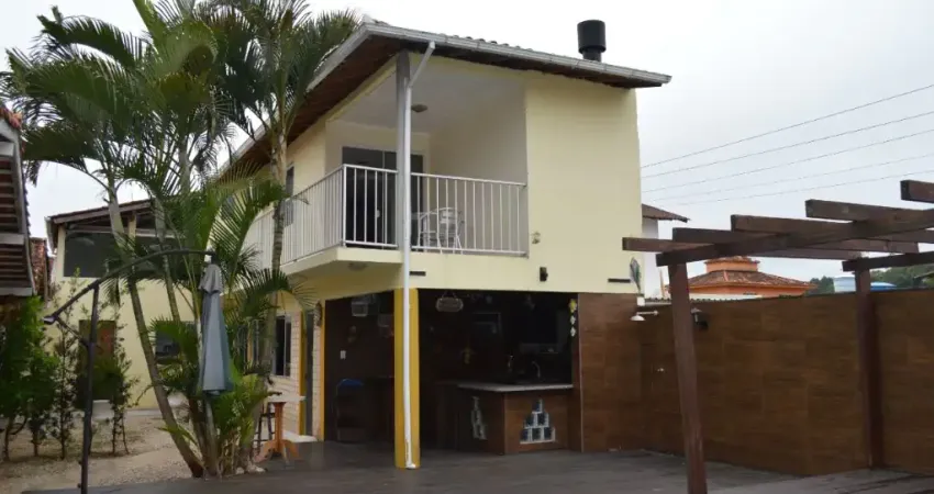 Casa com 3 quartos à venda na Rua Getúlio Vargas, 100, Centro, Biguaçu
