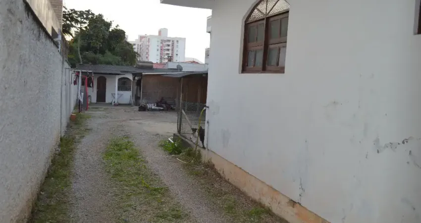 Casa com 3 quartos à venda na Rua Santo Antônio, 978, Barreiros, São José
