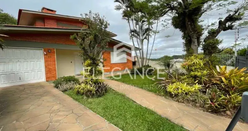 Elegance Imóveis vende ótima casa com 350 m2  privativos 3 dormitórios suíte, terreno 20 X 50, garagem 6 carros. Bairro Rio Branco Cachoeira do Sul