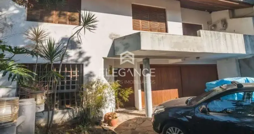 Elegance imóveis vende casa, 300m, 4 dormitórios sendo uma suíte, living com lareira, deck, piscina e 4 vagas de garagem/box. Comprar R$ 1.390.000,00
