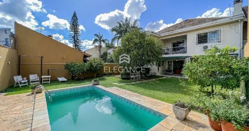 Elegance Imóveis vende ótima residência com 362 m2, 4 dormitórios , 3 suítes, piscina,  com 2 vagas garagem. Chácara das Pedras Porto Alegre.