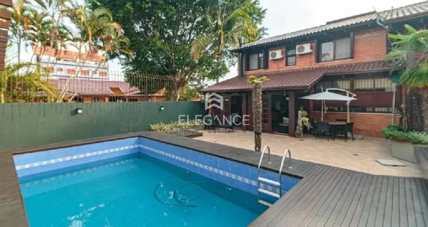 Casa para comprar no Jardim Planalto com 330 m2 privativos, 3 dormitórios, suíte, pátio generoso com piscina e 3 vagas box/garagem. Porto Alegre