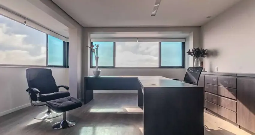 Sala comercial em condomínio à venda em Porto Alegre-RS, bairro Três Figueiras - 1 sala, 1 banheiro, 2 vagas de garagem - 112m2. Elegance Imóveis.