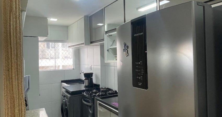 Alugo 2/4 mobiliado com 2 garagens R$ 4.000 já com as taxas