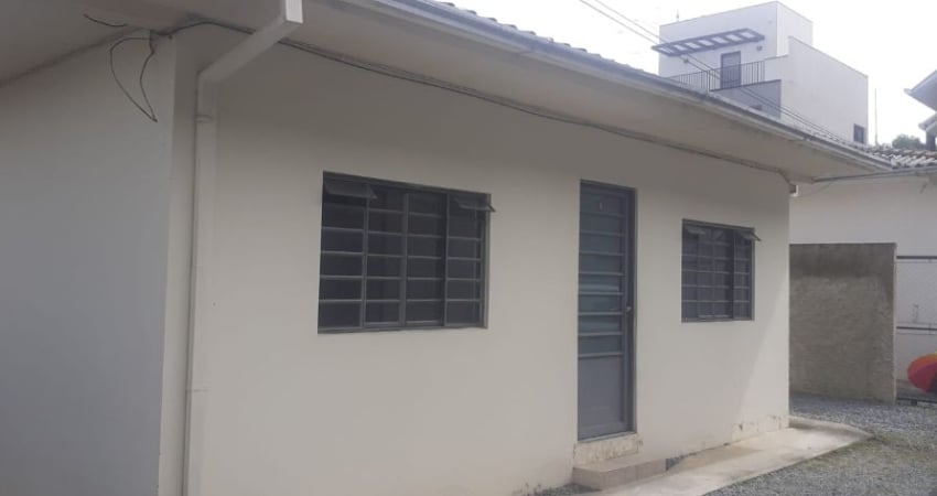 Casa com 3 quartos para alugar na Rua Sebastião Vendramin, 124, Santa Felicidade, Curitiba