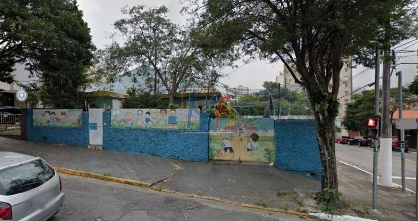 Excelente imóvel no bairro Jd. da Glória,  esquina,  1200 m² de terreno, 694 m² a.c. Zon. ZC! Locado !  REF: 10.740