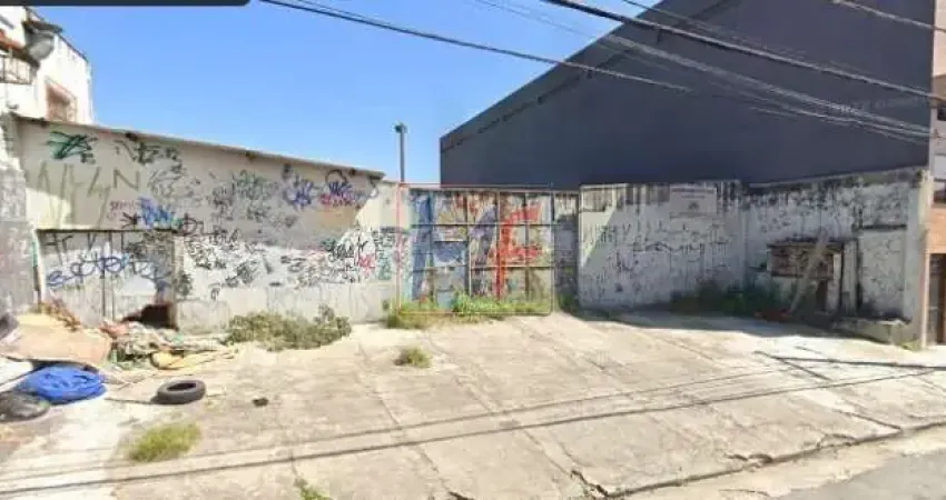 Terreno  localizado no bairro Vila Carrão, com 1640m² a.t,  646m² a.c, e Frente sendo 45 metros. Zoneamento: ZEU REF 16.829 -