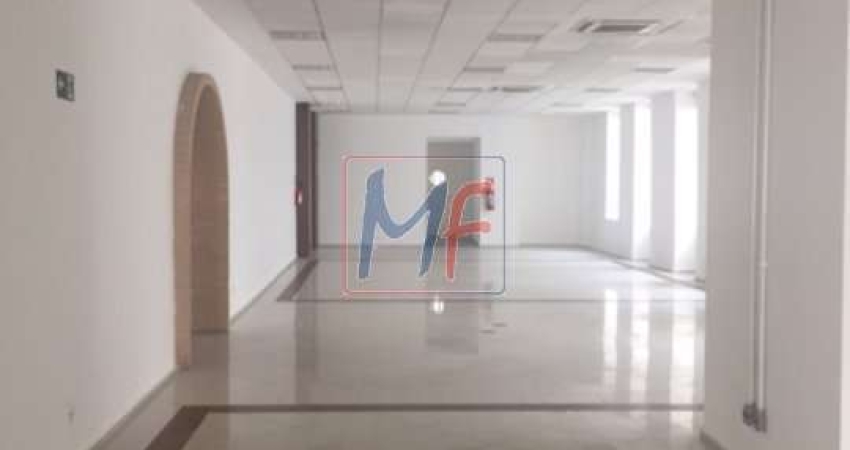Excelente conjunto comercial no Centro de Santos, 3.000 m² a.u., distribuídos em 3 andares, com pátio externo e estacionamento (REF 18.243)