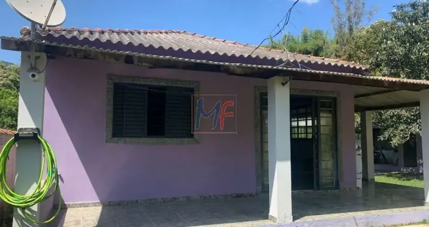 Excelente chácara no Bairro dos Borges, em Piranguçu - MG, com 200 m² a.c., 900 m² a.t., área gourmet, piscina, pomar (REF 18.348)