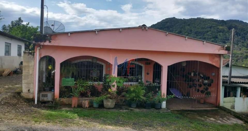Excelente chácara no Centro de Miracatu/SP, com 400m² a.u., 3 dormitórios (1 suíte), sala, cozinha, lavanderia, quintal, 2 vagas (REF 18.760)