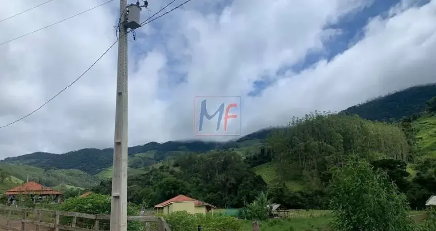 Excelente terreno em Campos do Jordão/SP, com 4000 m² de área, na divisa com Wenceslau Braz/MG. Aceita parcelamento (REF 18.762)