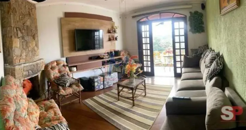 Excelente sobrado no Jd. São José, com 4 dormitórios (2 suítes), sala, cozinha, lareira, varanda, salão de festas, 2 vagas ZM.  (REF 18.990)
