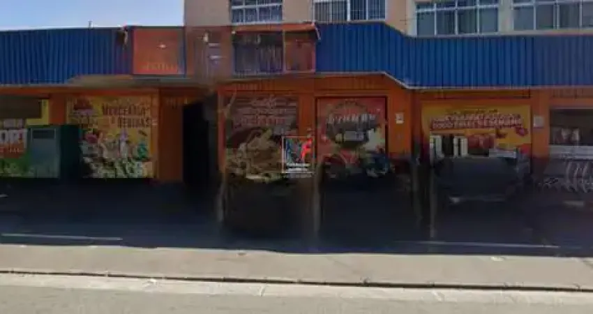 Excelente terreno em São Miguel Paulista, com 677 m2, e 1.084 m2 a.c.,  composto por um salão comercial, 2 casas e 10 vagas. Prox. Rua Parnaíba (REF 19.886)