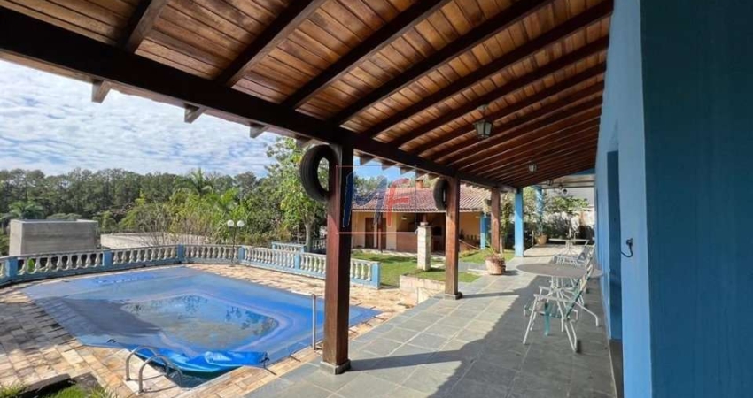 Casa em cond. fechado em Santa Isabel (interior de SP), 550m² a.u., 6 quartos (4 suítes), sala, cozinha, varanda, piscina, 4 vagas. REF: 16.907
