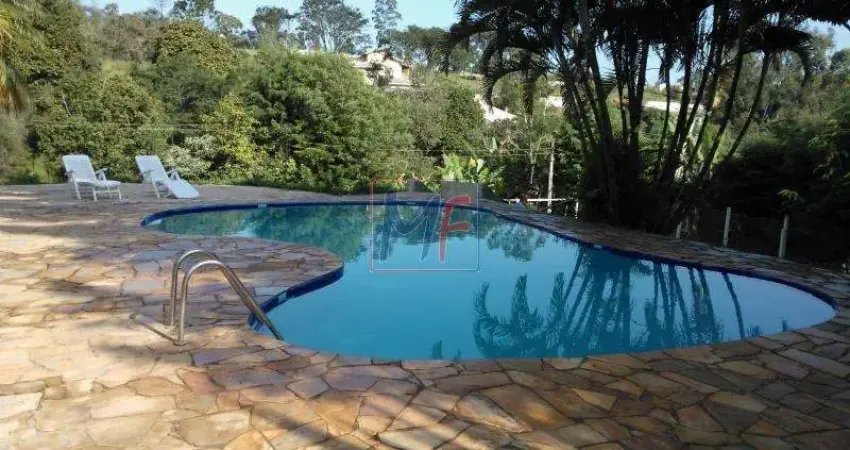 REF 9386 Linda Casa em Cond. para Venda no bairro Chácara Nova Essen, 3 dorms, sendo 1 suíte, 3 vagas, 700 m , piscina. Estuda permutas!
