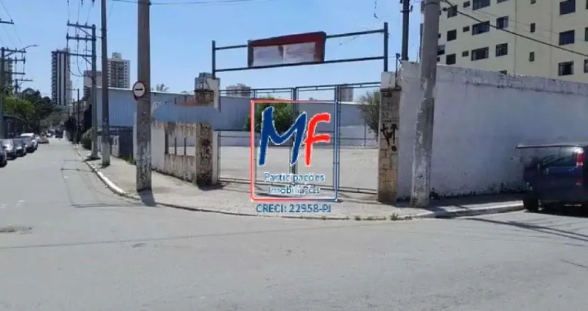Excelente Terreno localizado na Vila Galvão, com 1.700m² de área útil, de esquina, amplo, plano e limpo, murado e com portão ! Não aceita permutas.  REF 21.208
