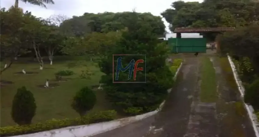 REF: 5389 Excelente sítio em Cotia com dois terrenos total 2.800 m² com casa principal e caseiro, garagem para 4 carros, piscina.